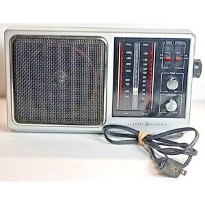 Vintage 70s 80s General Electric AM/FM Portable Radio Model 7-2857A Works Great!